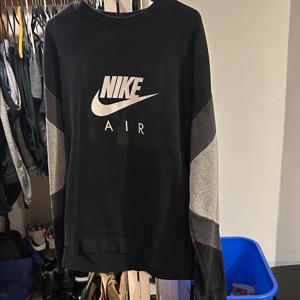 Nike Men's Black and Gray Crewneck Sweater